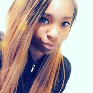 Meet your Posher, Nia